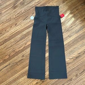 SPANX Booty Boost Active Ankle Flare